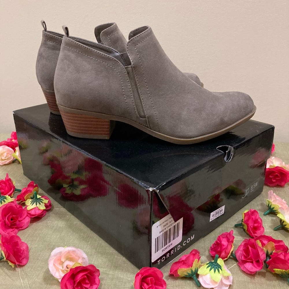 Torrid Taupe Booties, 8.5W